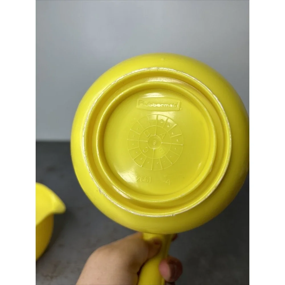 Pair Of Vintage Rubbermaid Yellow Grip Mix Batter Bowls #2663 #3004 Baking